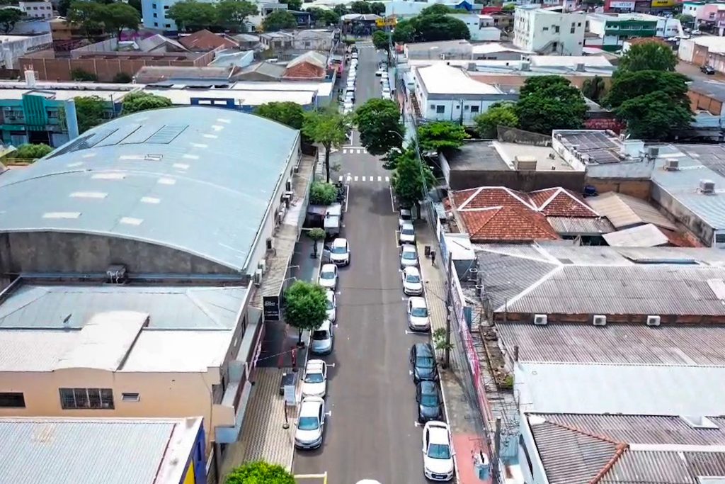 Provocados por comerciantes, Prefeitura e ACEN discutem estacionamento Rotativo Gratuito no Centro de Naviraí