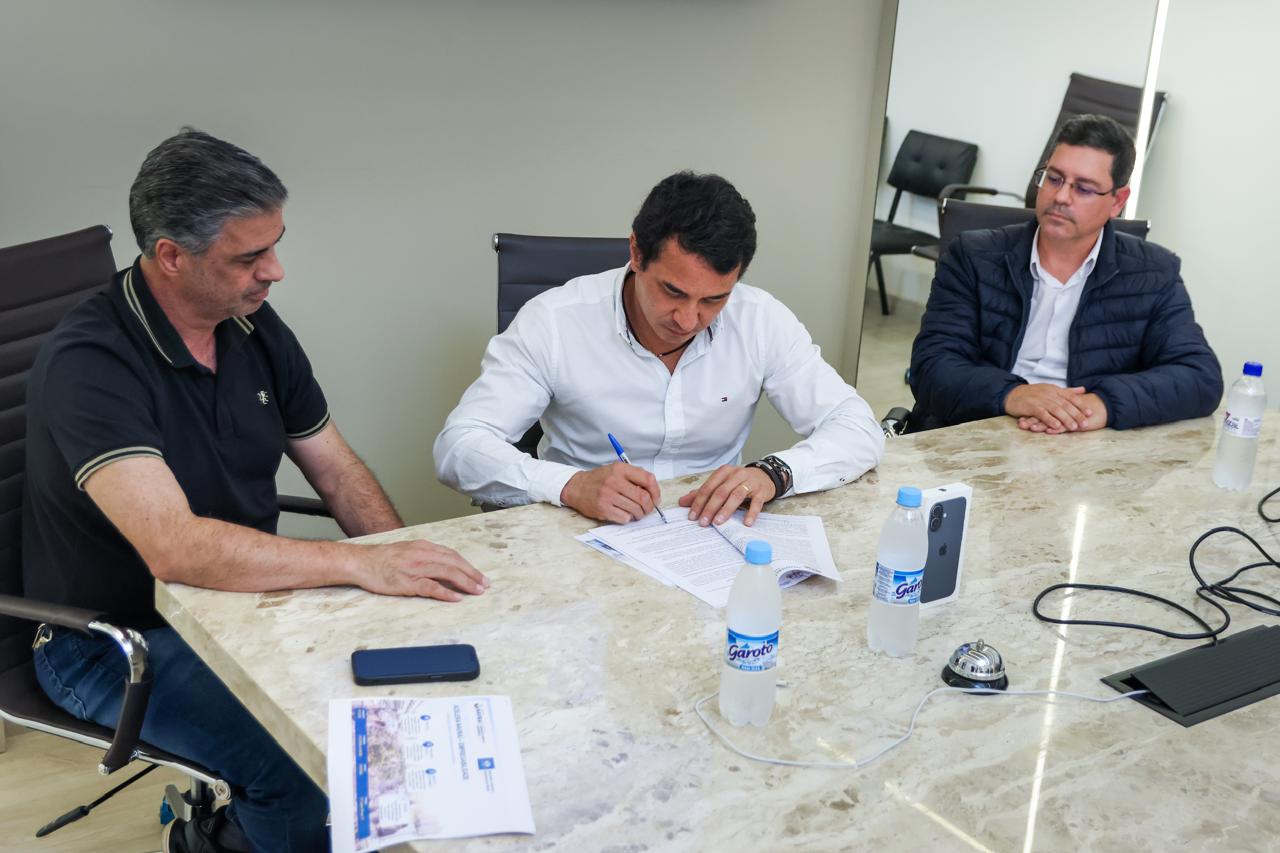Prefeitura de Naviraí lança campanha de empregabilidade com sorteio de iPhone 17 Prefeitura de Naviraí lança campanha de empregabilidade com sorteio de iPhone 17