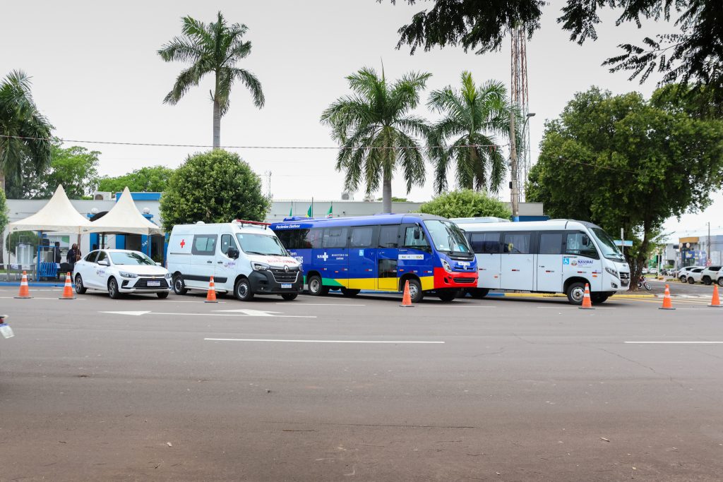 Saúde de Naviraí recebe dois ônibus, uma ambulância e equipamentos para Unidades de Saúde