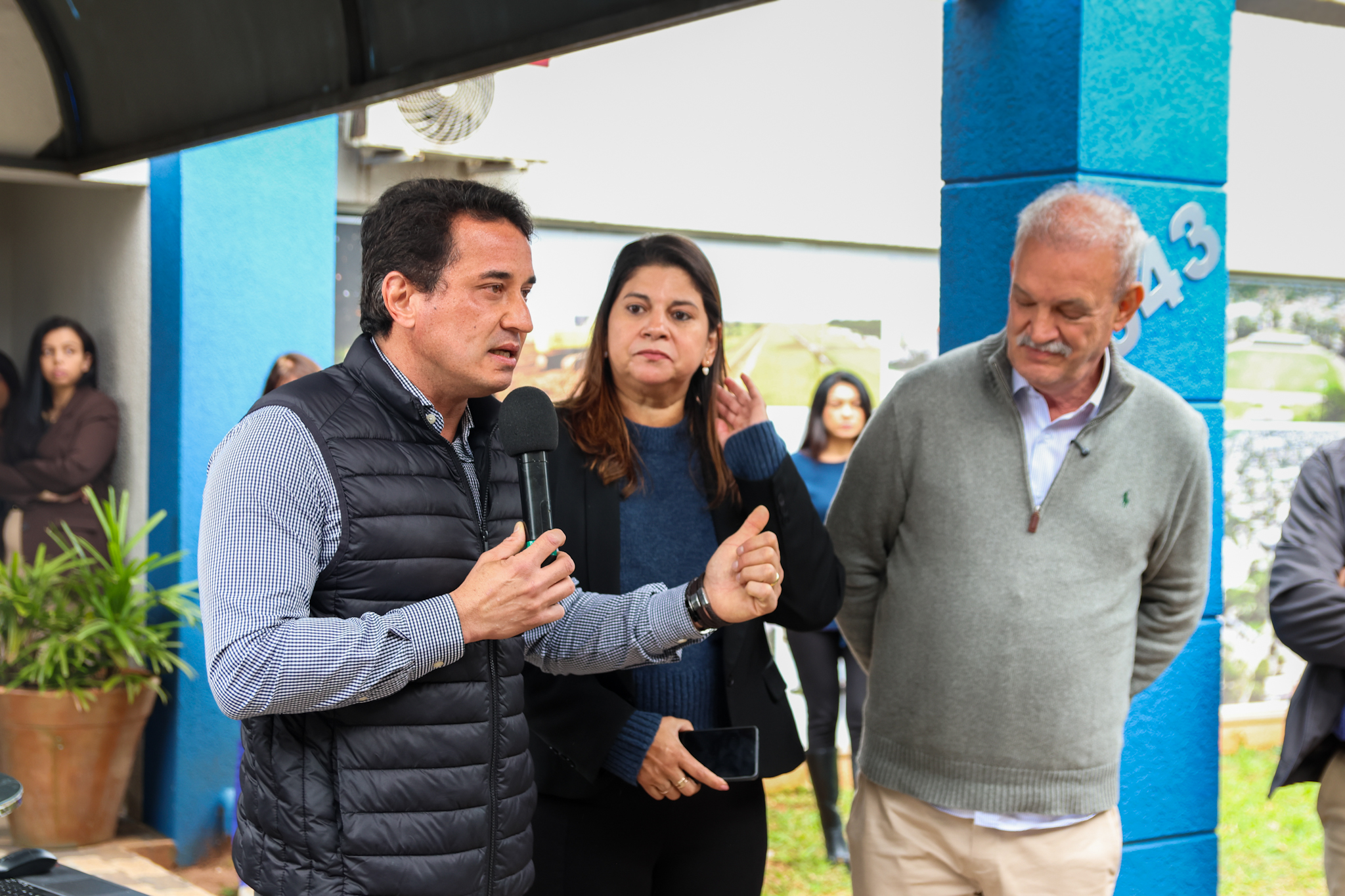 Saúde de Naviraí recebe dois ônibus, uma ambulância e equipamentos para Unidades de Saúde Saúde de Naviraí recebe dois ônibus, uma ambulância e equipamentos para Unidades de Saúde