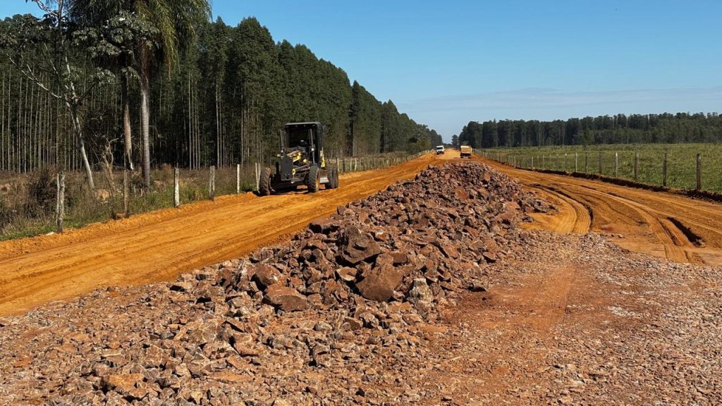 Prefeitura segue com manutenção de estradas rurais em Naviraí