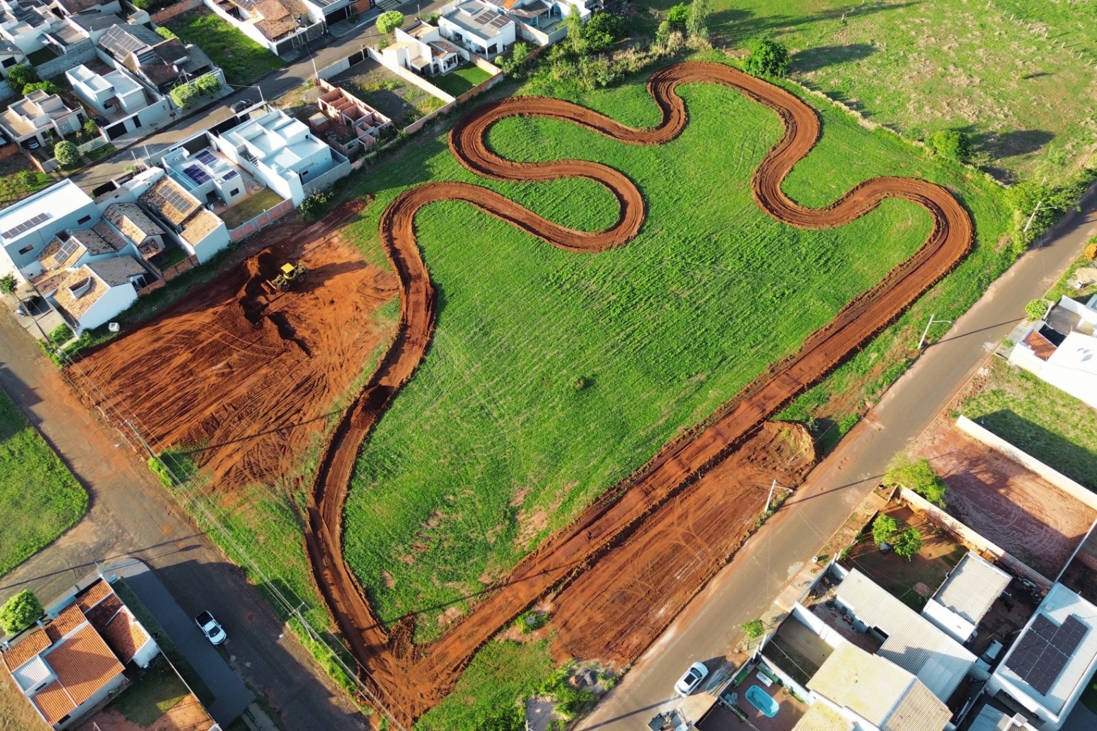 NAVIRAÍ GANHA PRIMEIRA PISTA DE BIKECROSS EM ÁREA REAPROVEITADA PELA PREFEITURA