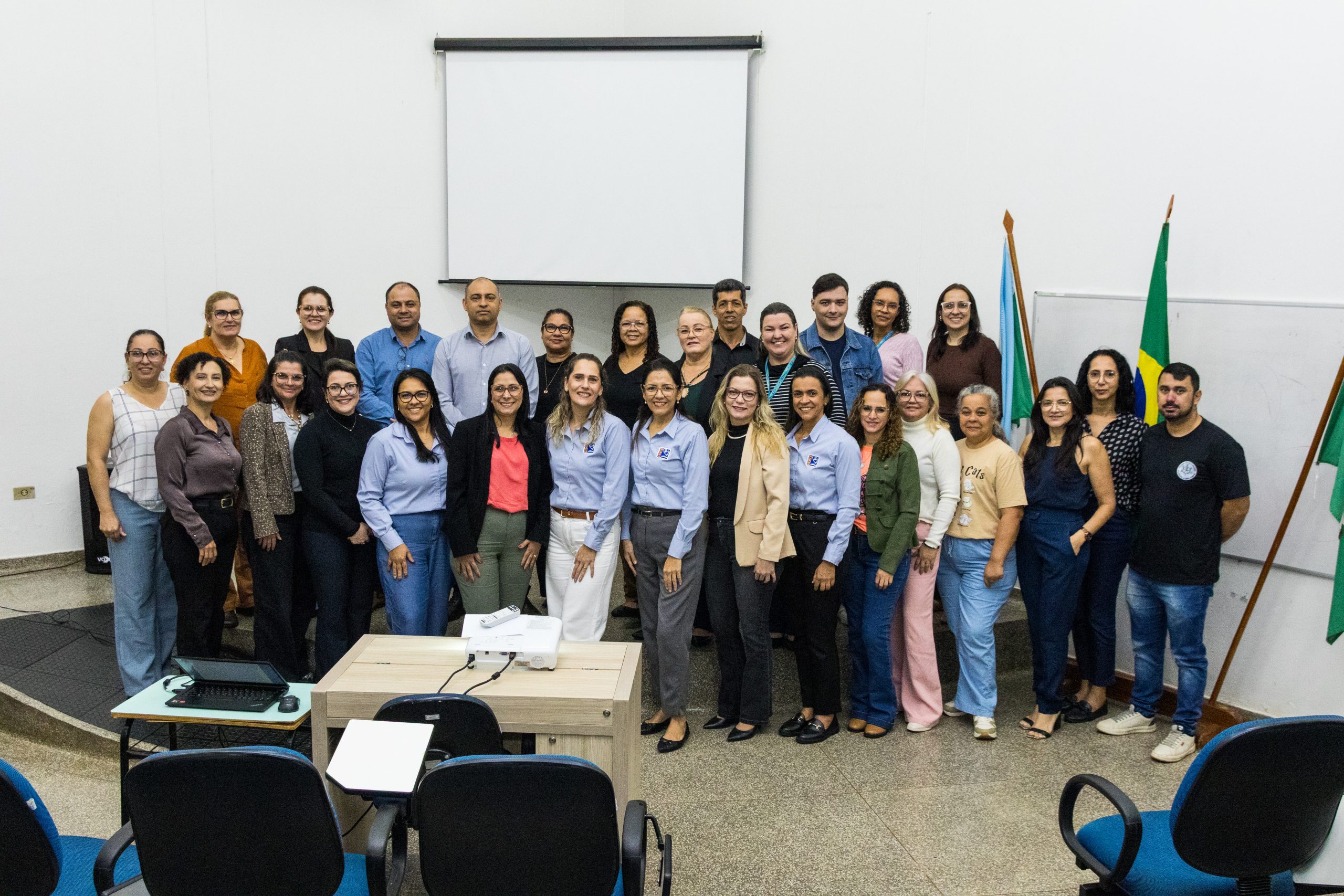 Com regimento aprovado, Naviraí estrutura eixos para concluir o novo Plano de Educação 