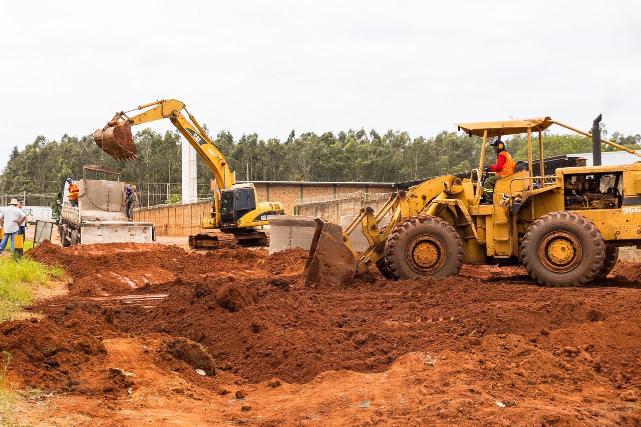 Naviraí: Obras com quase 4 km de drenagem vão resolver alagamentos na região do Harry Amorim